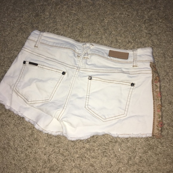 White Jean shorts - Picture 2 of 3